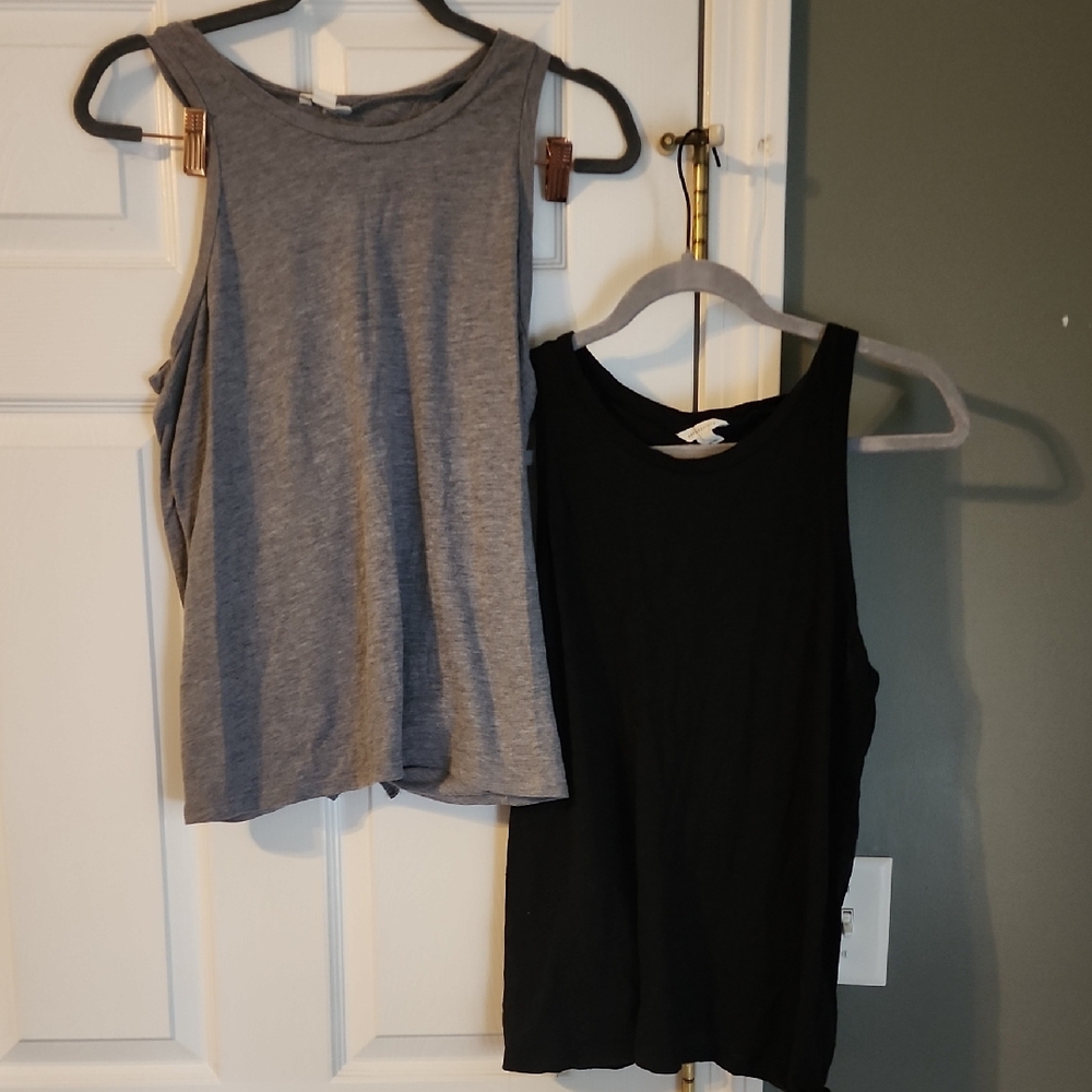 Gray and Black Sleeveless Tops tie semi open back